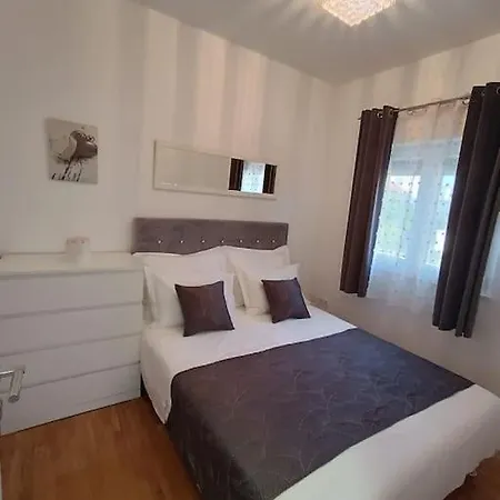 Villa Olive Tree With Jacuzzi Kastela